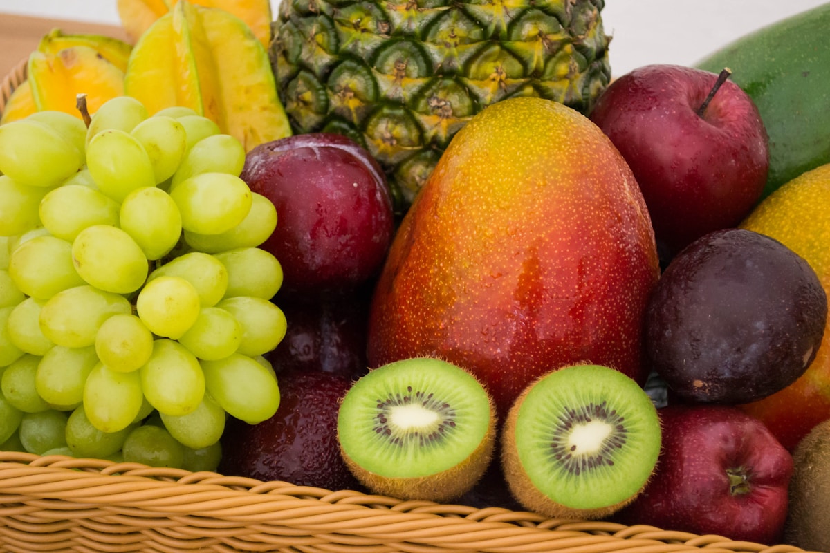 Frutas tropicales gulupa, uchuva y mango ALTOVERDE